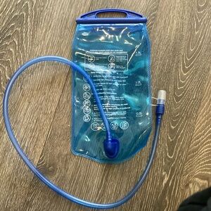 Sets of 5 hydration bladders for hiking